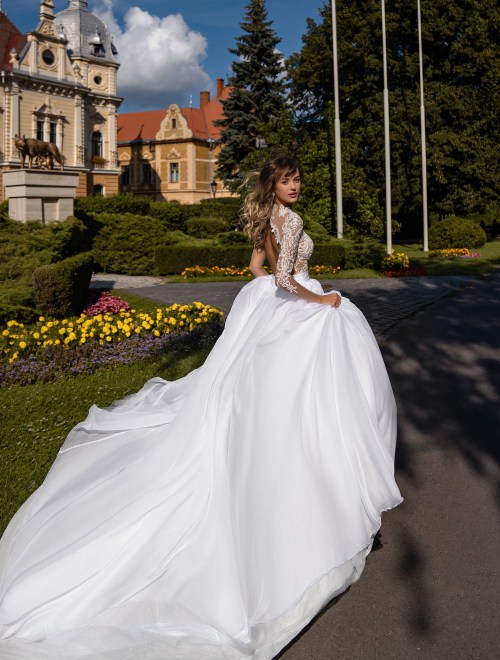 https://elisebride.ro/images/stories/virtuemart/product/12 Arina       (5).jpg